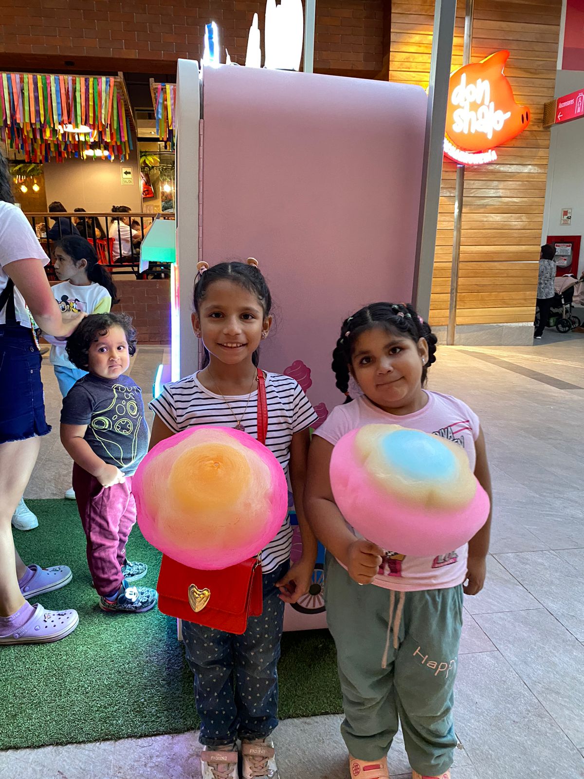 Zuckerwatte-Automat von Arcoiris in Aktion